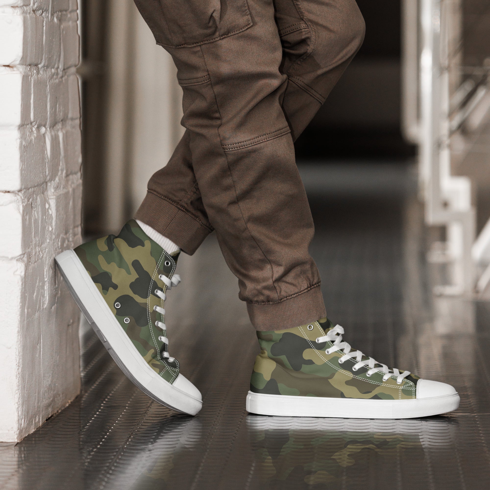 Men’s Camo High-Top Sneakers – Classic Canvas Military Style – Durable & ComfortableMen’s Camo High-Top Sneakers – Classic Canvas Military Style – Durable & Comfortable